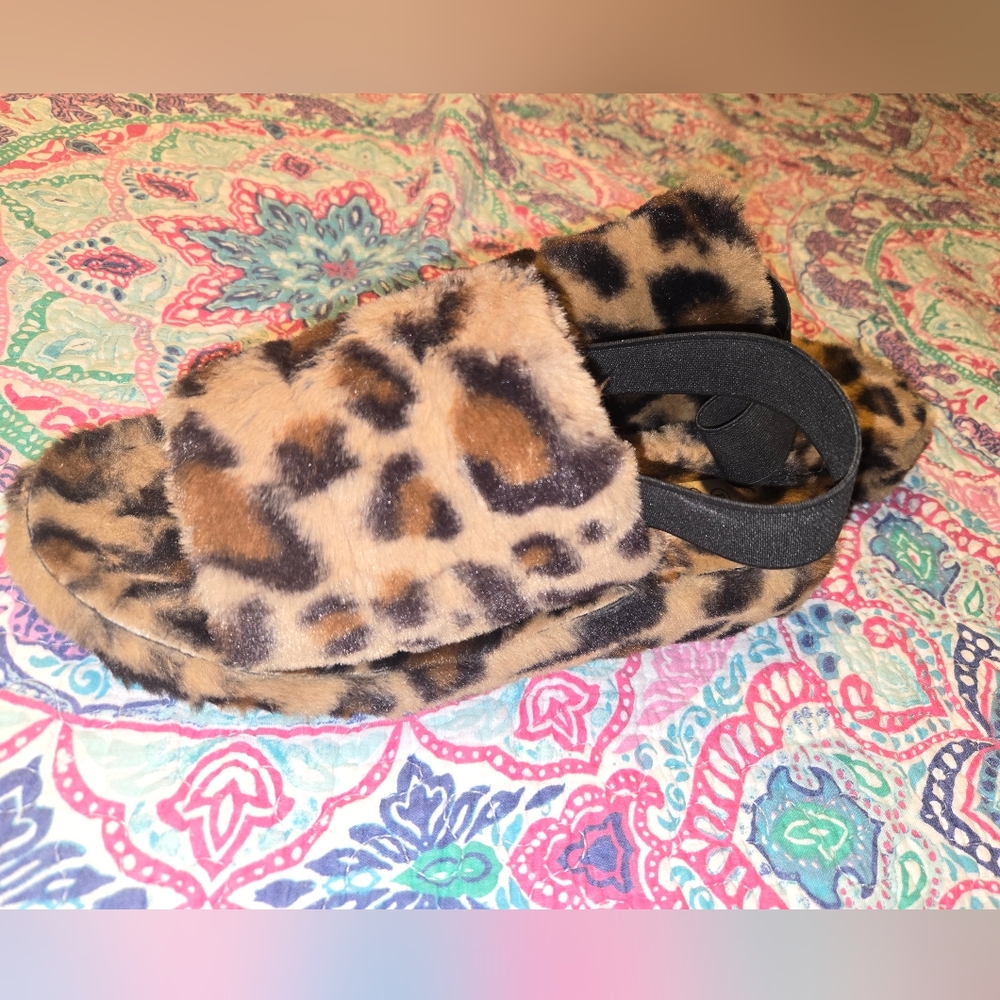 Womens size 8 fuzzy cheetah shoes with a strap